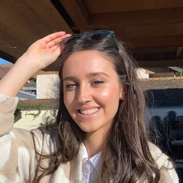 Mikela - Prof d'albanais - Pierre-Bénite