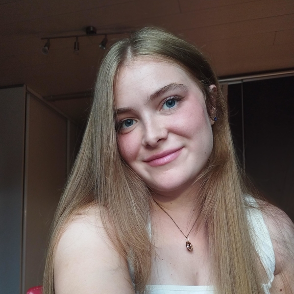 Lisa - Prof de SVT - Metz
