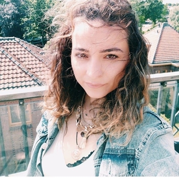 Burcu - İngilizce öğretmeni - 