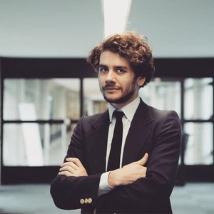 Charles - Prof de management et gestion d'entreprise - Paris