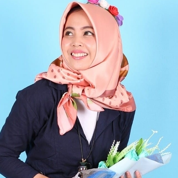 Aprilia - Guru ekonomi - Kecamatan Rembang