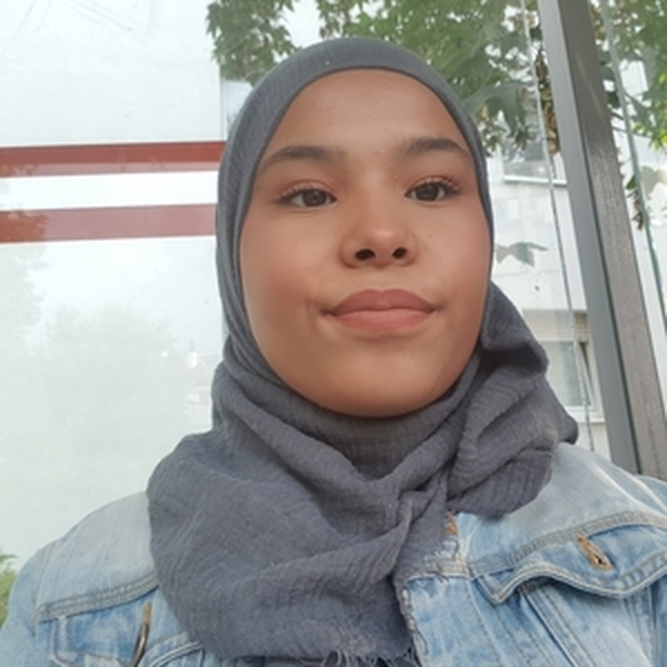 Asiya - Mathelehrerin - Offenbach