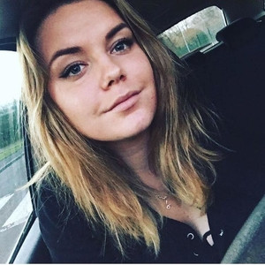 Bérengère - Prof d'aide aux devoirs - Essay