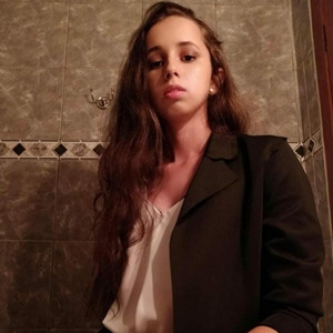 Júlia - Professor de inglês - Vale dos Araçás Segunda Seção