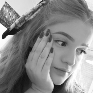 Manon - Prof d'arts plastiques - Sainte-Eulalie