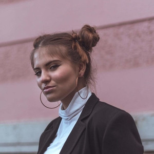 Alessia - Prof de montage vidéo - Vétraz-Monthoux