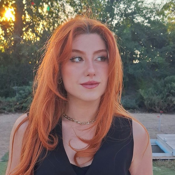Esra - Türk dili ve edebiyatı öğretmeni - Ankara