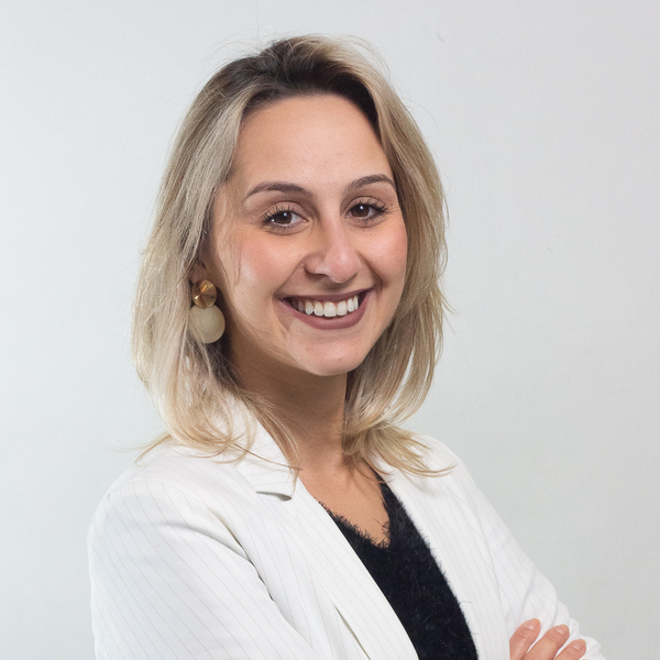 Rafaela - Prof de marketing - Porto
