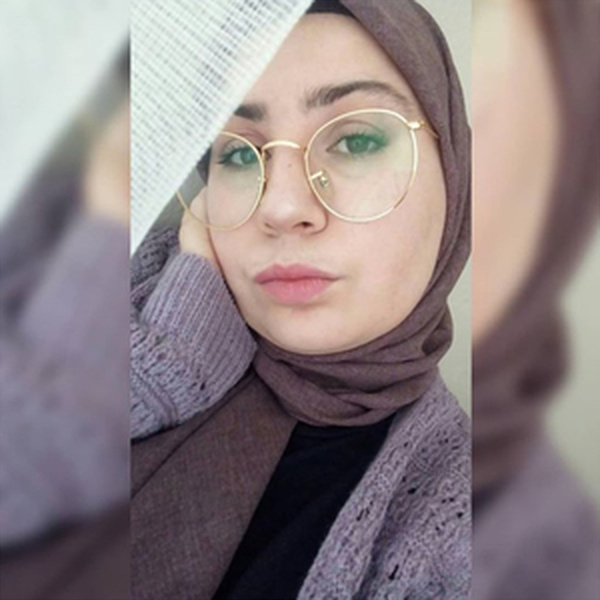 Ebru - İngilizce öğretmeni - Sivas