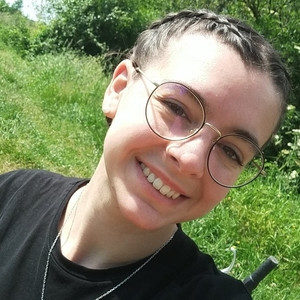 Angèle - Prof d'arts plastiques - Abbeville