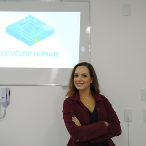 Thaina - Prof de coaching de busca de empregos - 