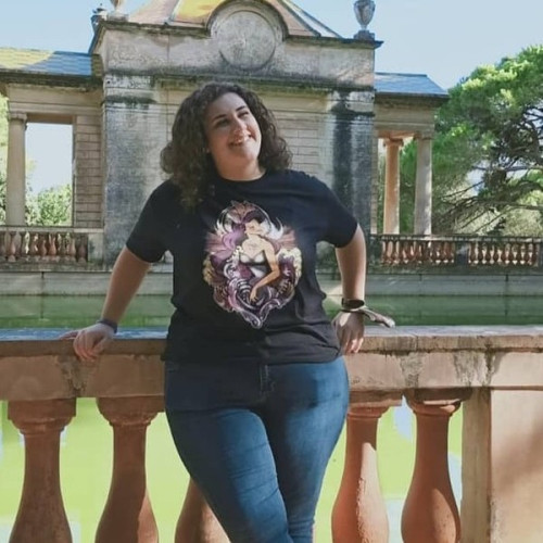 Judith - Barcelona,: Graduada en Bachillerato y recién graduada en Grado Superior enseño a