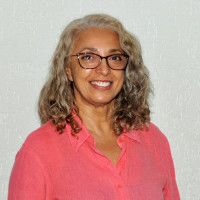 Professora de Língua Portuguesa, Especialista em Metodologia para o Ensino de Redação para o ENEM, vestibulares e concursos