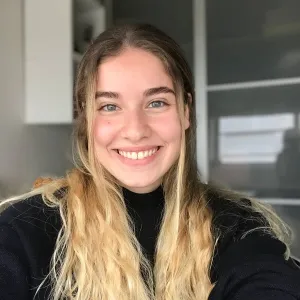 Clara - Prof de matemática - Maia