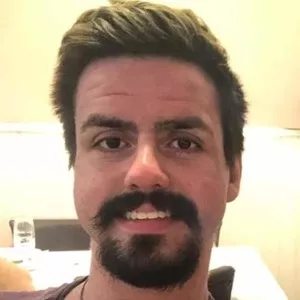 Pedro - Professor de química - Santos
