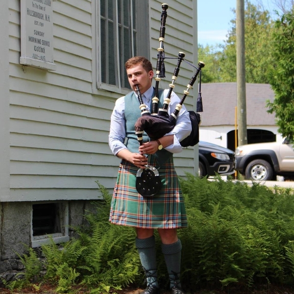 American Student in France which gives the course the bagpipes in Paris