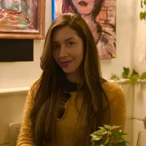 Larissa - Professor de Apoio à Redação de Memórias e Teses - Castanheira
