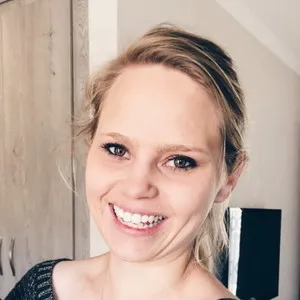 Lezanne - Piano tutor - Centurion