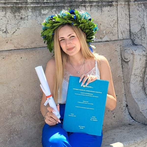 Studentessa diplomata al liceo classico e laureata in psicologia col massimo dei voti offre ripetizioni in tuttele materie, anche online