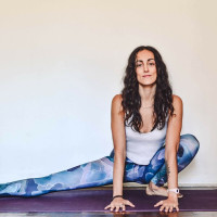 Yoga para MUJERES - regula tu sistema nervioso, equilibra tus emociones, mejora tu salud hormonal