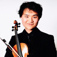 Professional violin teacher/performer teaching in London with more than 10 years of experience