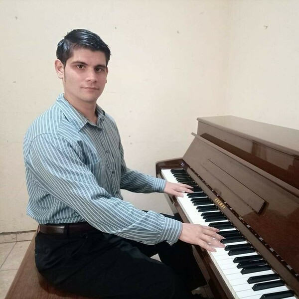 Maestro de piano con licenciatura en música y  especialidad en piano da clases en Monterrey Nuevo León y su área metropolitana.