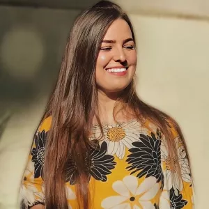 Maria - Prof de odontologia - Village da Luz