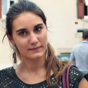 Manon - French teacher - Vanves