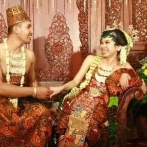 Diah - Guru bahasa inggris - Malang