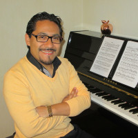 Professeur de la Faculté de Musique (Veracruz-Mexique) donne cours de clarinette, saxophone, flûte à bec et traversière, piano et guitare