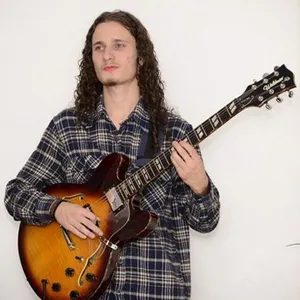 Elias - Prof de viola - 
