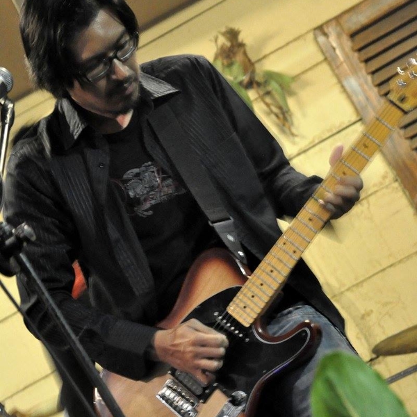 Les / Kursus Privat Gitar Guitar khusus Bandung kota. Les gitar dengan tutor musisi berpengelaman.