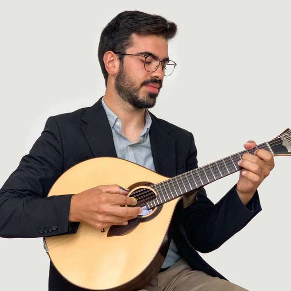 Músico semi-profissional Instrumento principal: Guitarra Portuguesa  Ensino também cavaquinho, bandolim, guitarra acústica, braguesa entre outros cordofones. Também ensino concertina.