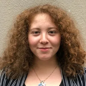 Laura - Prof de graphisme - Suresnes