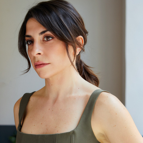 Attrice laureta all'Accademia Nazionale D'Arte Drammatica Silvio D'Amico e Acting Coach su set cinema, propone lezioni di recitazione, dizione, preparazione ai provini e preparazione per ammissioni ne