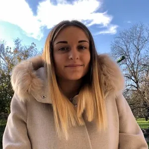 Clara - Prof d'initiation informatique - Saint-Quentin-sur-Isère