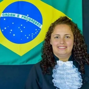 Thaiza - Prof de espanhol - Glória