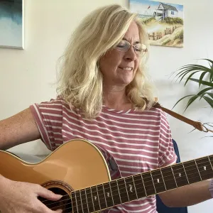 Rachael - Guitar tutor - Chertsey