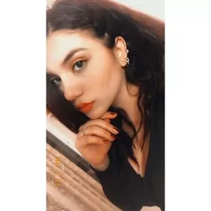 Sezen - İngilizce konuşma becerileri öğretmeni - İzmir