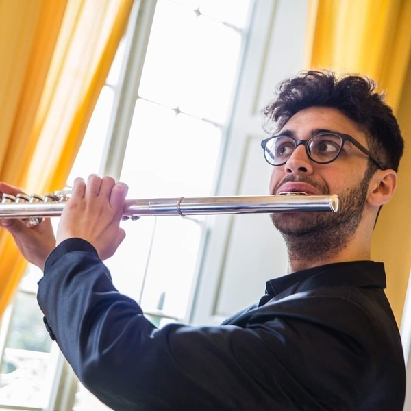 Laureando in Flauto impartisce lezioni private di strumento. Disponibile anche per Solfeggio e Teoria musicale. Massima serietà e professionalità!