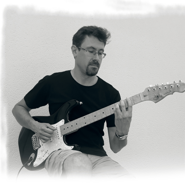 Professeur de Guitare à Grenoble diplômé American School of Modern Music (Paris) et Licence Musicologie.