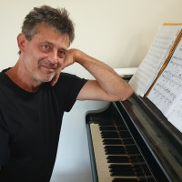 Pianiste concertiste donne cours à domicile (78-95) : Piano, Harmonie, Arrangements, Composition