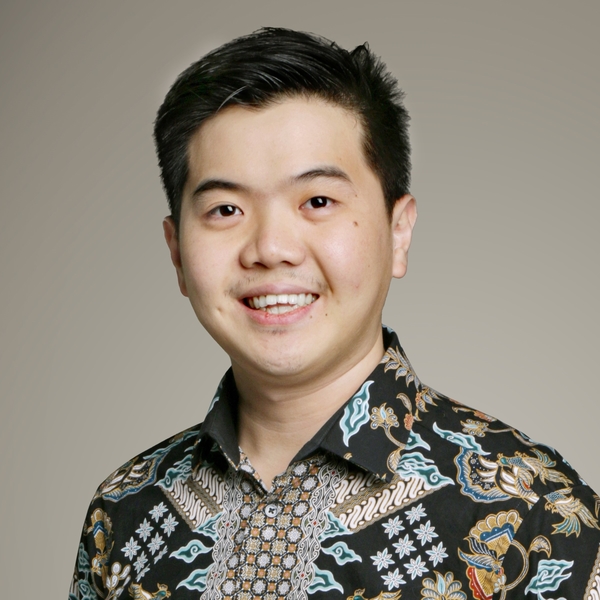 Professional English instructor with more than 9 years of teaching experience in universities/companies and excellent academic records (GPA: 4.00)