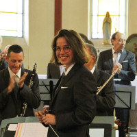 Étudiante en faculté de musicologie, je peux donner des cours de clarinette (pratique en conservatoire depuis maintenant 13 ans) et des cours de solfège (pratique en conservatoire depuis 13 ans)