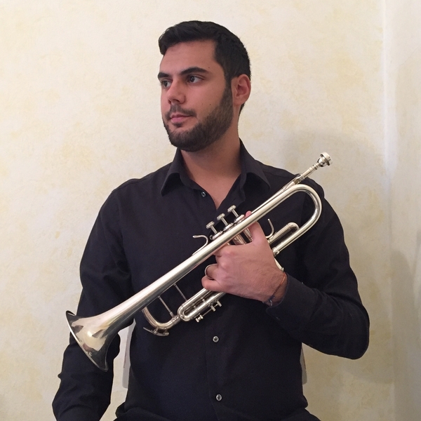 Insegnante laureato in Tromba, impartisce lezioni di tromba e teoria musicale e solfeggio per tutti i livelli.