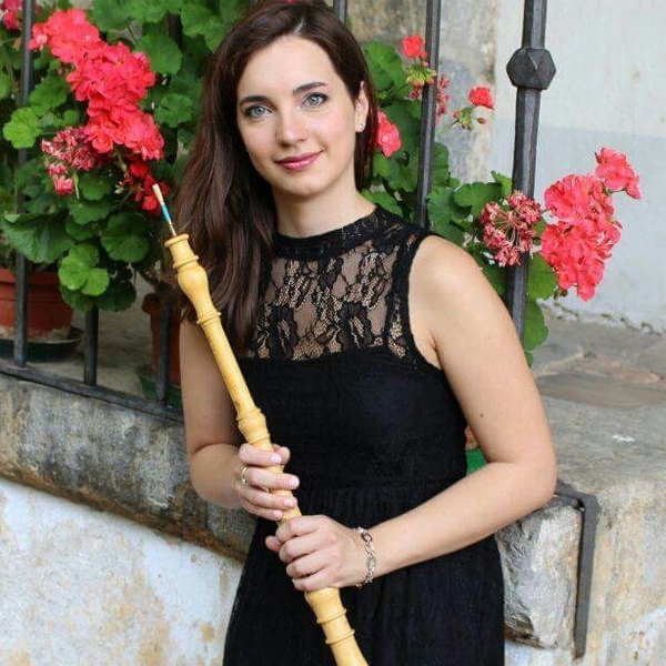 Professionelle Oboistin mit fünfzehn Jahre Erfahrung bietet Oboenunterricht in Berlin und Umgebung oder Online.