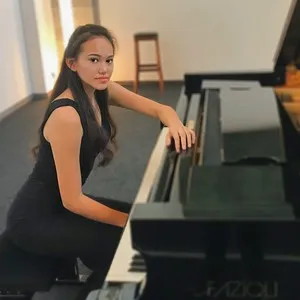 Anna Lisha - Klavierlehrerin - Berlin