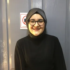 Melek - İngilizce öğretmeni - 