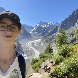 Emma - Prof d'histoire - géo - Sassenage