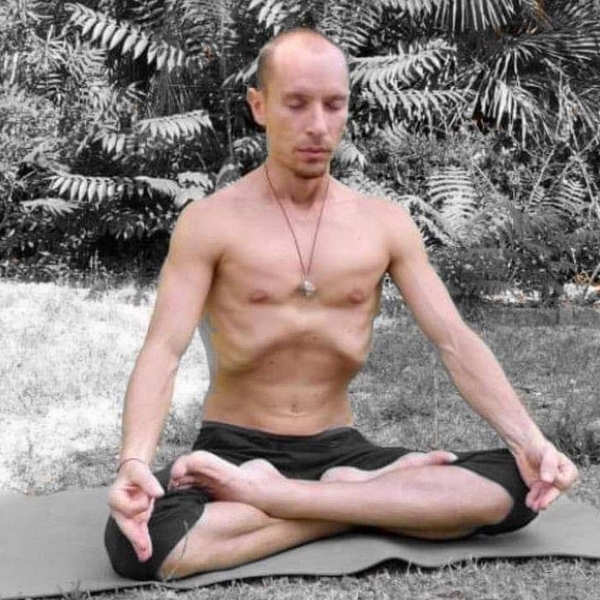 Lezioni di Yoga Integrale Base con concetti di Asana e Pranayama a domicilio